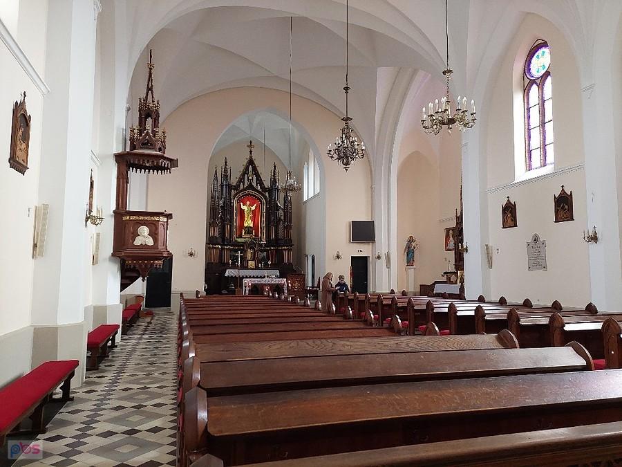 Wnętrze kościoła w Worowie