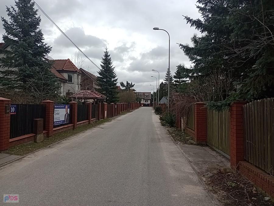 Uliczka Żurawiowe Mokradła w Kwirynowie