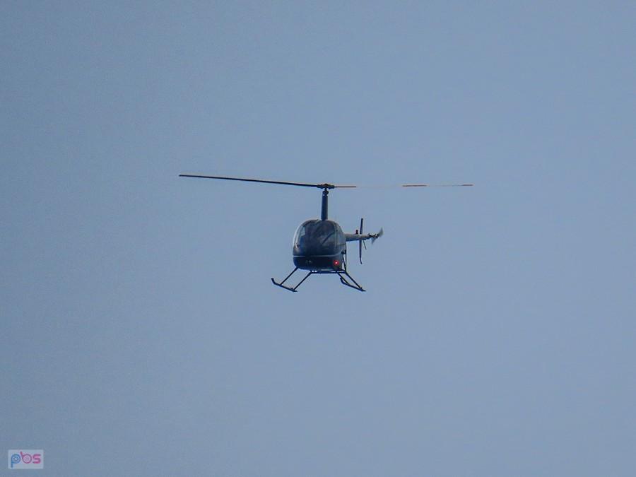 Nadlatuje Robinson R44 Raven