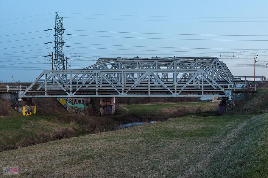 Kolejowe mosty nad rzeką Kucelinką w Częstochowie - pierwszym przebiega tor hutniczy, kolejnym łącznica D29-701, kolejnym łącznica D29-703 i ostatnim podwójny tor linii D29-61.