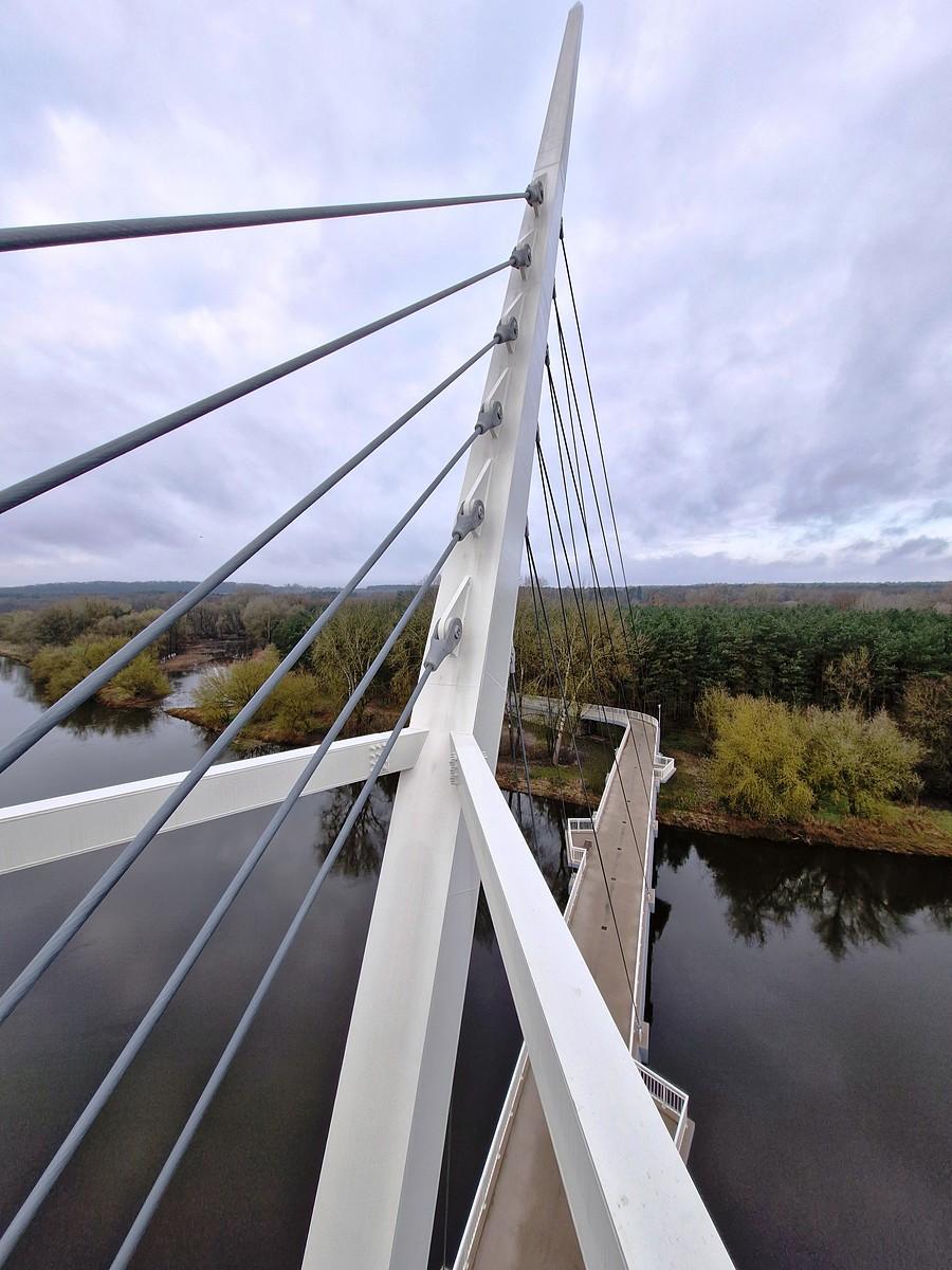 Kładka pieszo-rowerowa nad Wartą w Owińskach