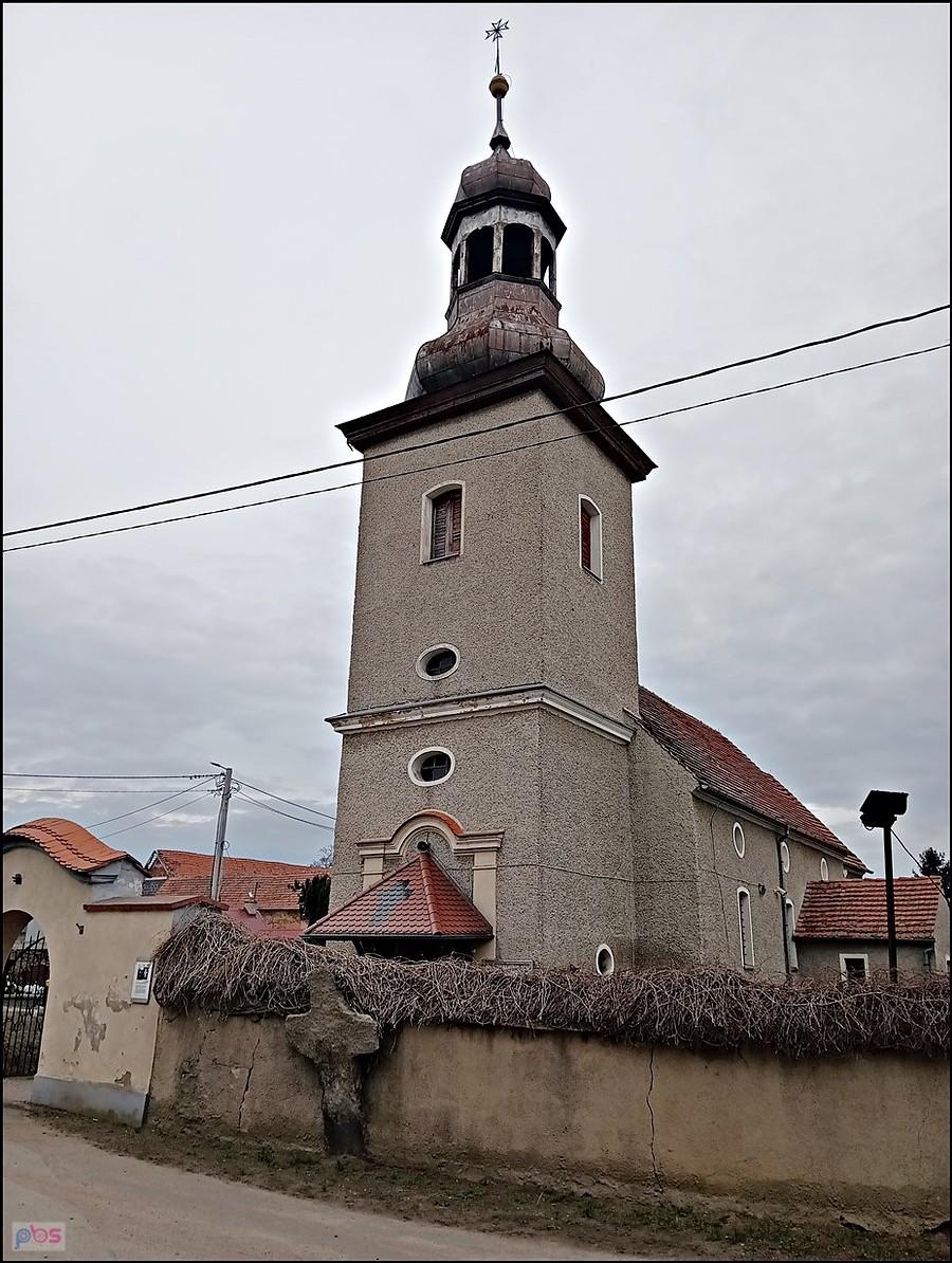 Kościół i krzyż pokutny w Glinicy