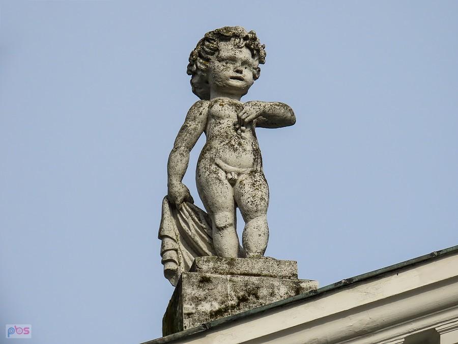 Alegoria wiosny na szczycie pałacu Krasińskich