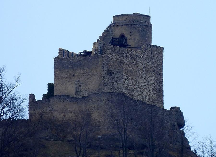 Zbliżenie na zamek Chojnik