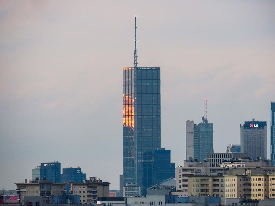 Varso łapie promyki zachodzącego słońca