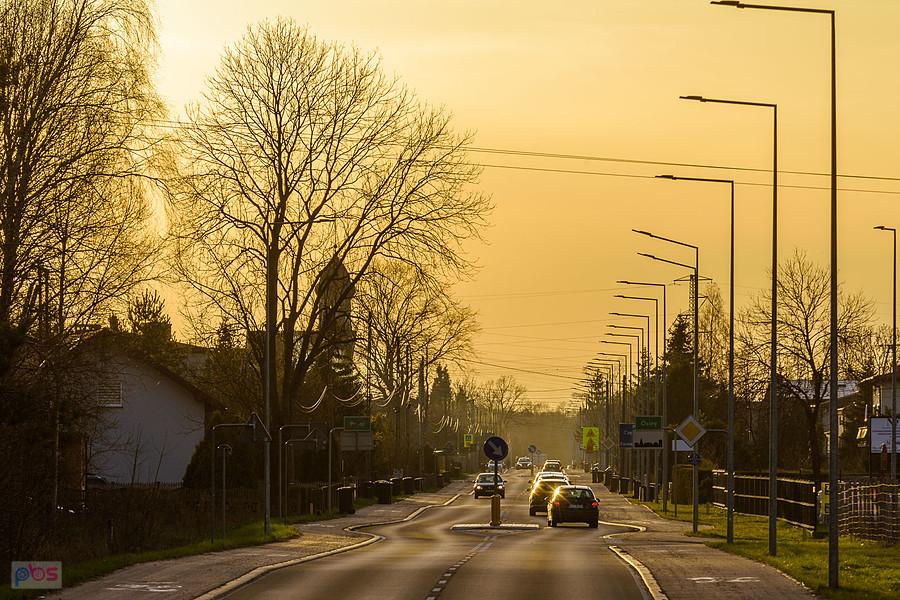 Poraj, ul. Częstochowska (DW 791) tuż przed wjazdem do miejscowości Osiny