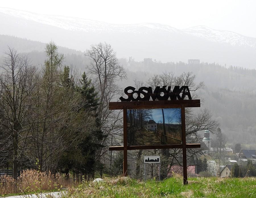 Tam, za tablicą, podobno są góry