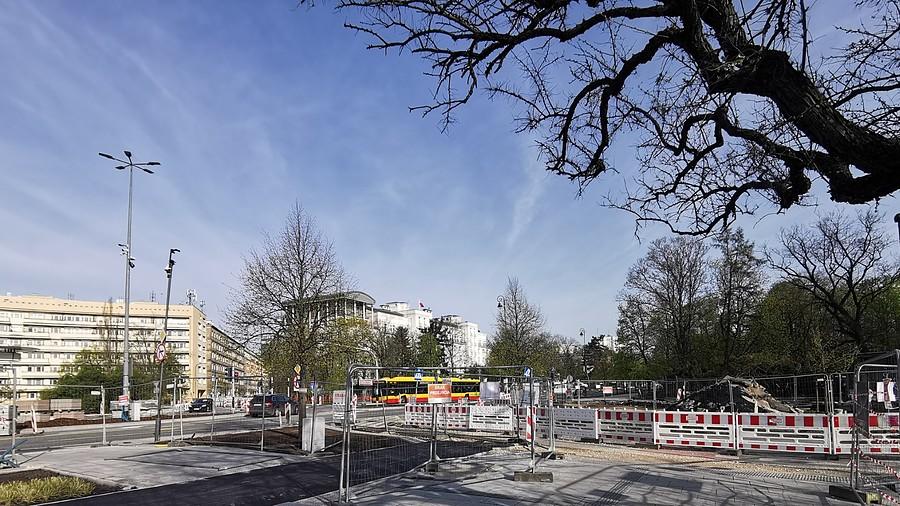 Chu*owo, ale stabilnie, Plac na Rozdrożu