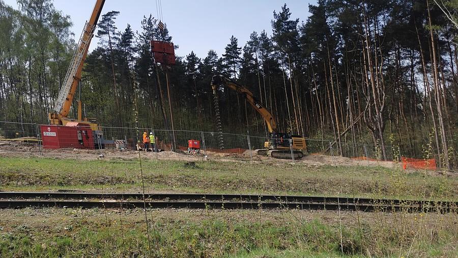 Układanie gazociągu nieopodal Fortu Babice