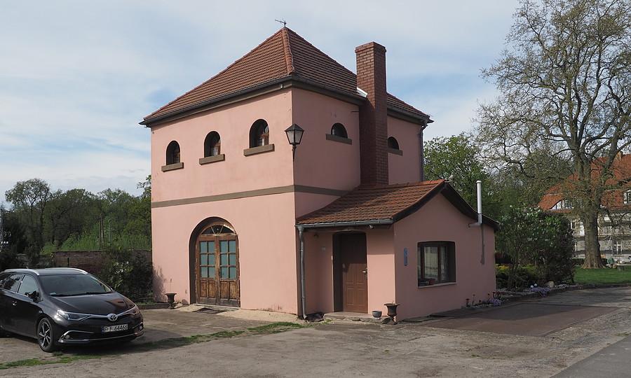 Folwarczny gołębnik.