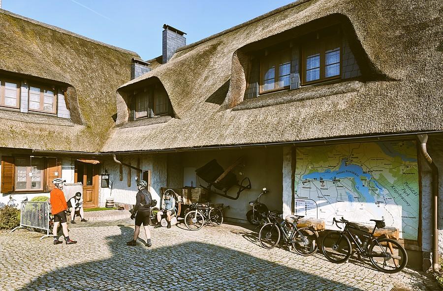 Giewartów - Pod Strzechą