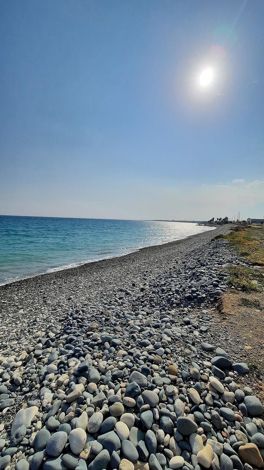 Kamieniste plaże Cypru.