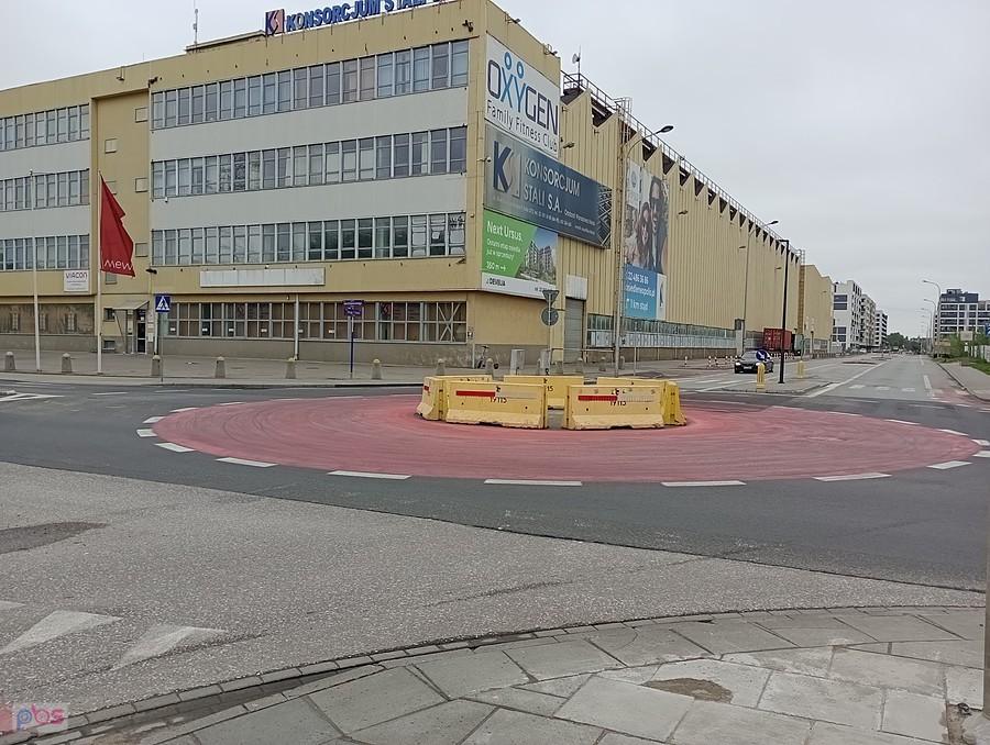 Rondo stworzone czasowo na skrzyżowaniu Posagu 7 Panien i Gierdziejewskiego