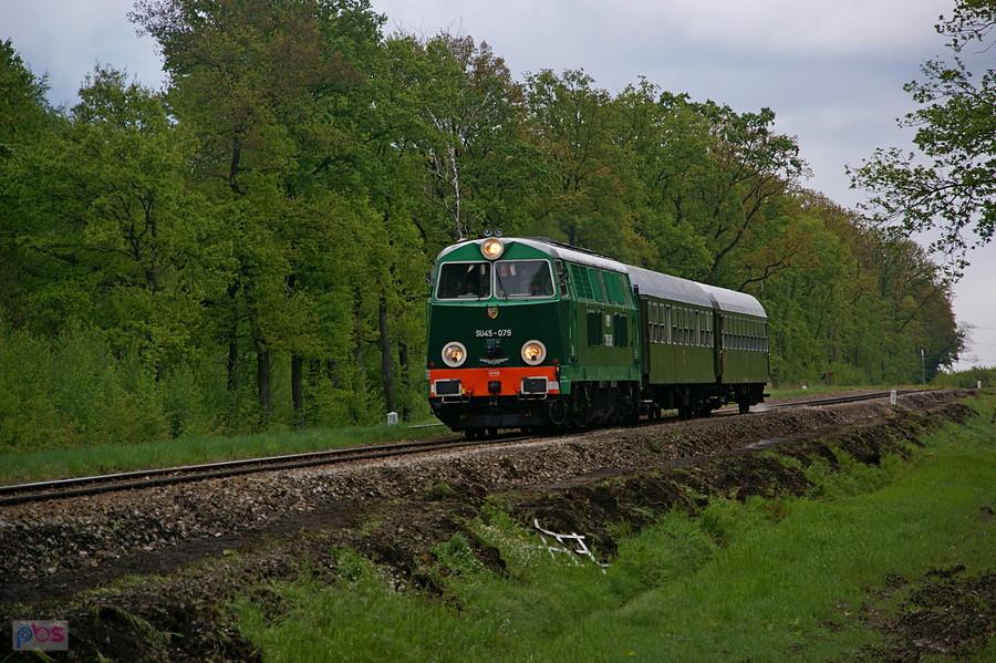 SU45-079 z pociągiem specjalnym ,,Fiatem po Podsudeckiej,, w drodze powrotnej do Wrocławia