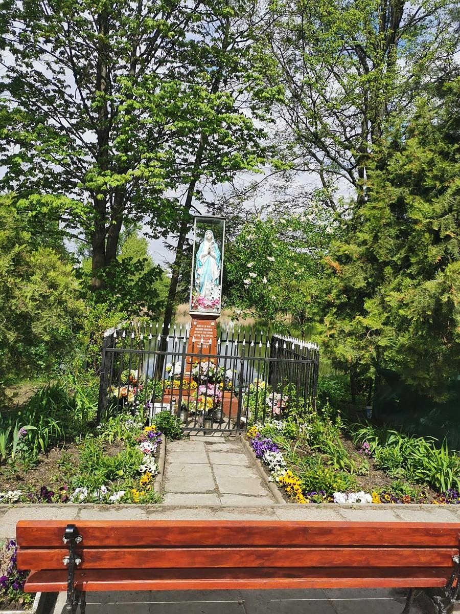 Kapliczka na Torze Wyścigów Konnych