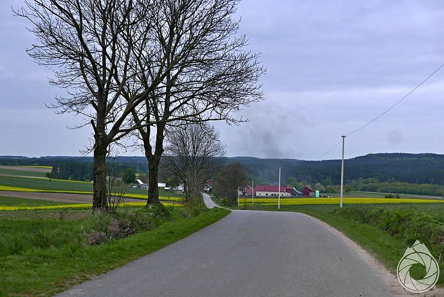 Łówcza- kilka(naście) domków pośród pól