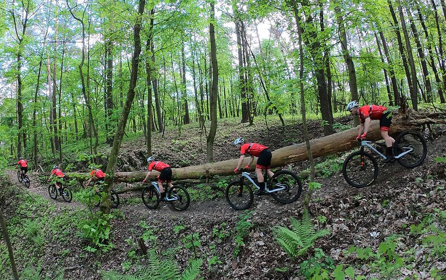 Idealne i zjazdowe miejsce, by uwiecznić atak JPbike'owych klonów :)