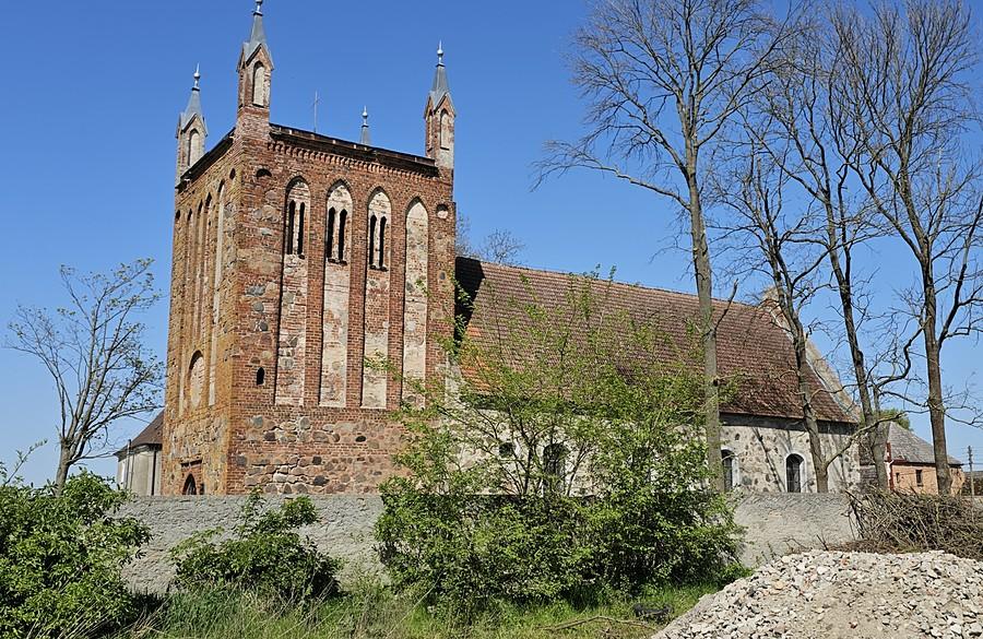 WIERZBNO (niem.Werben) Kościół parafialny pw. św. Józefa z XV, XVIII w.