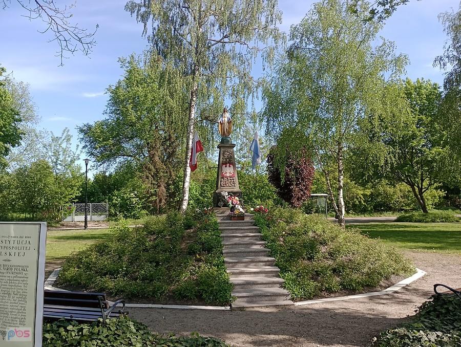 I pomnik też na skwerku