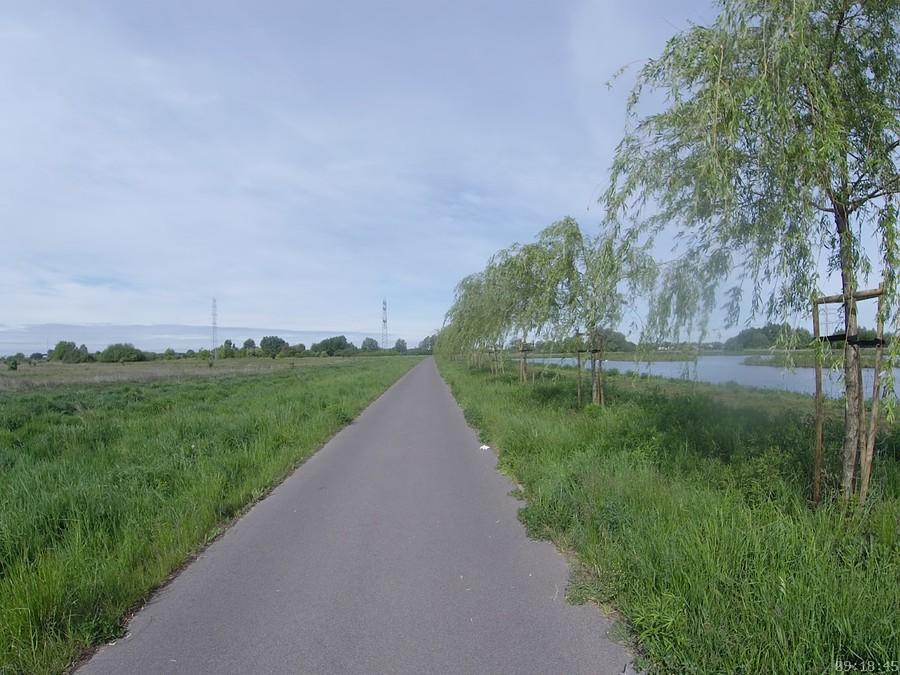 Droga rowerowa wzdłuż Raszynki w Michałowicach