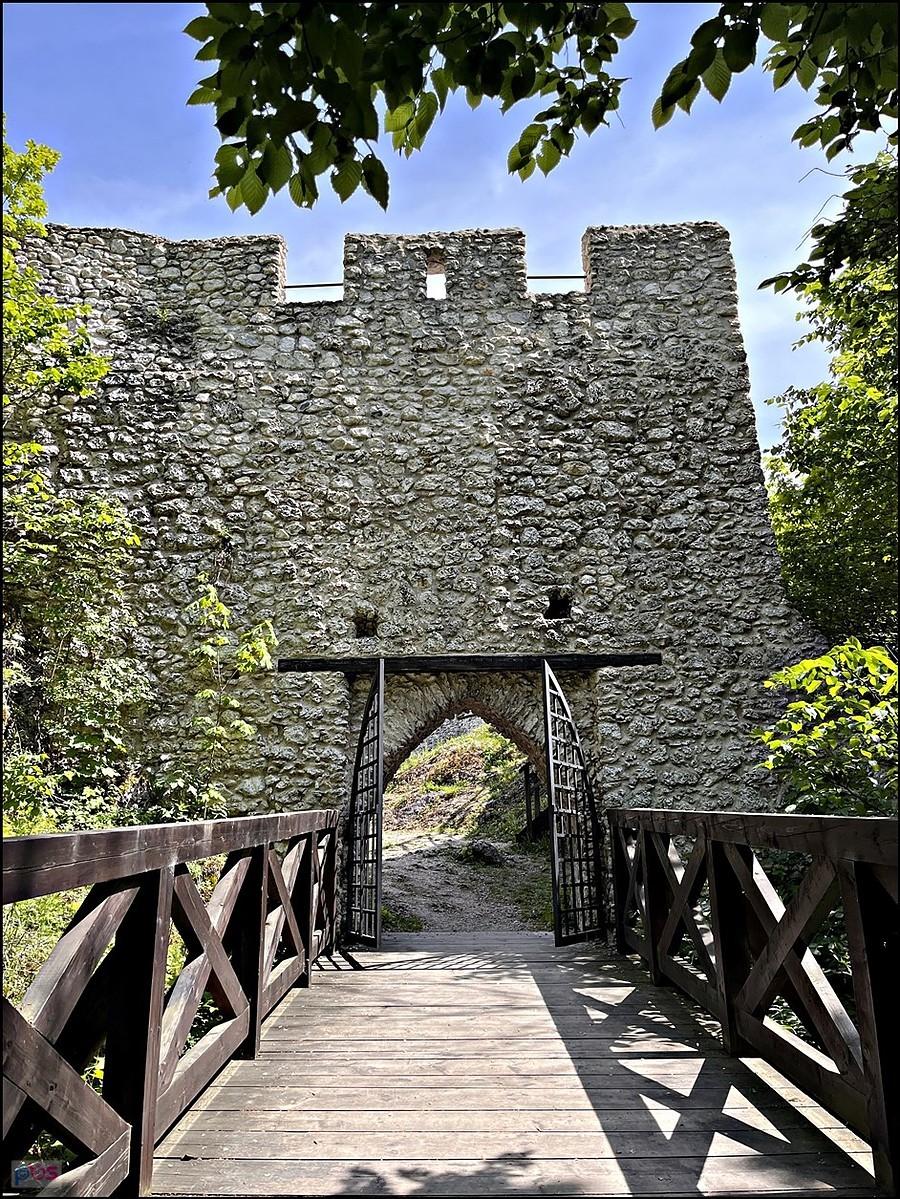 MOst prawie zwodzony