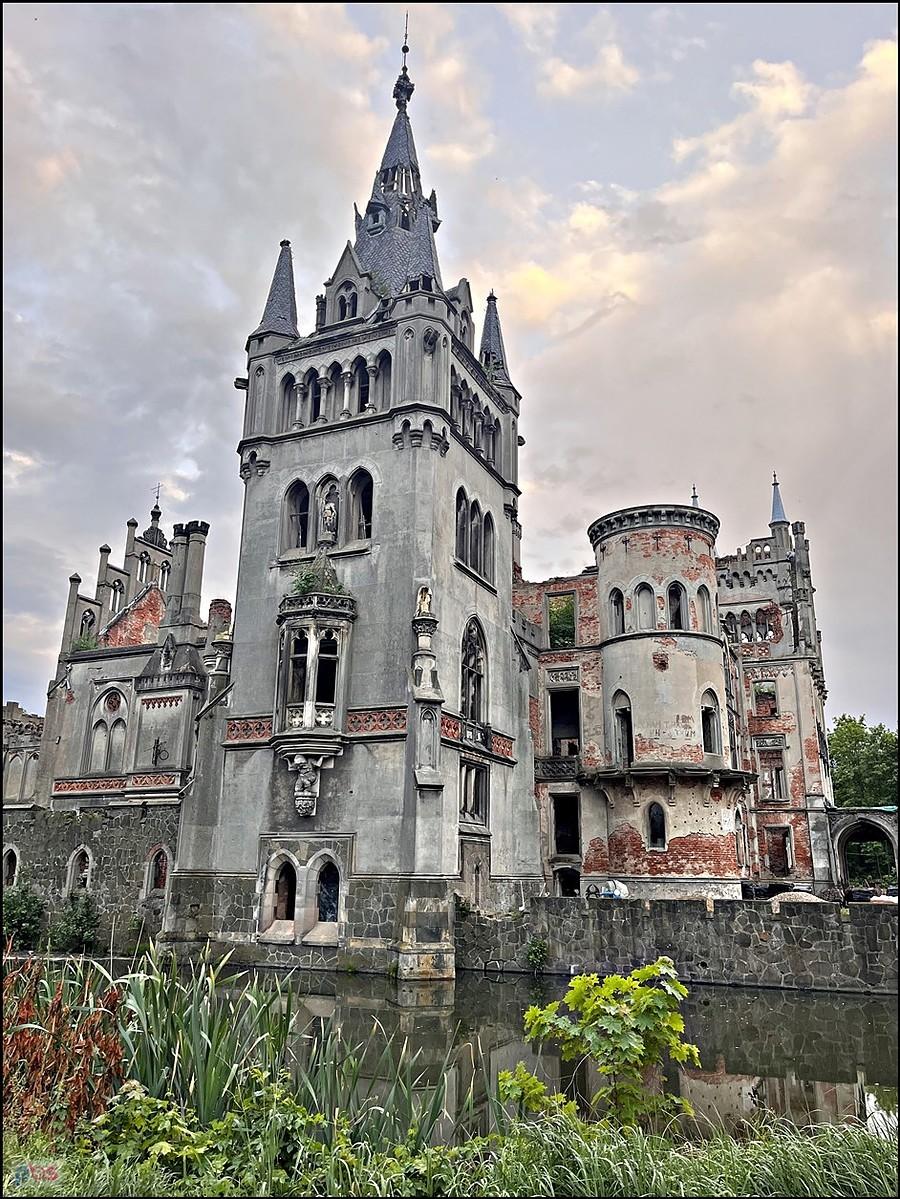 Pałac w Kopicach