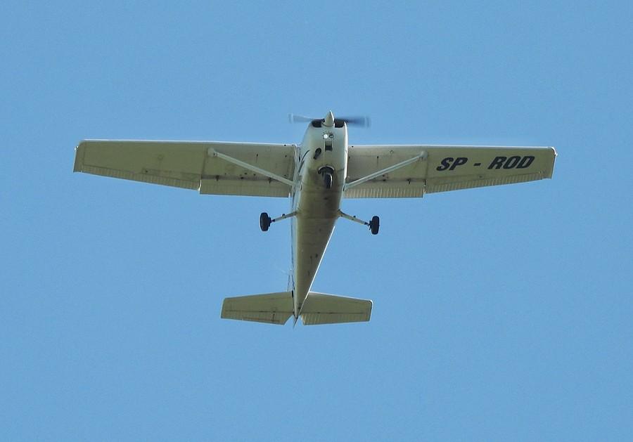 Cessna nadlatuje