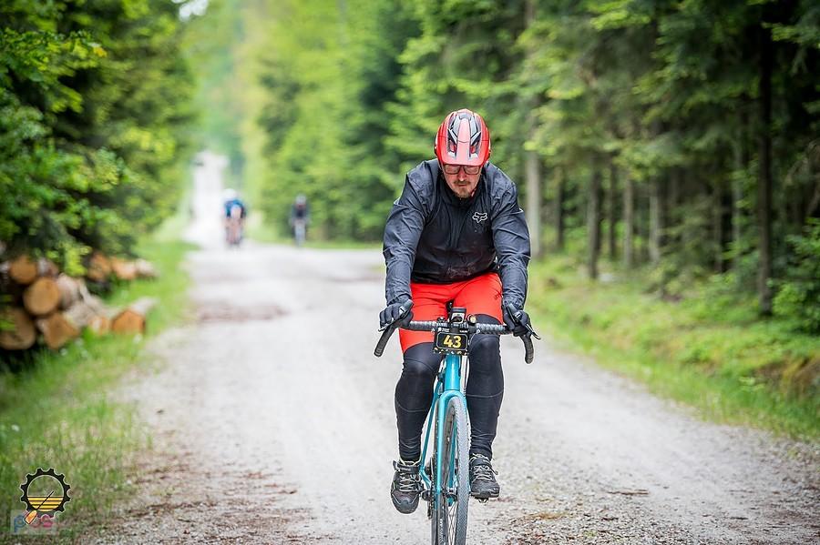 Ja na trasie wyścigu "Gravel po łódzku" '24. Zdjęcie autorstwa Łukasz Sompoliński - Fotografia