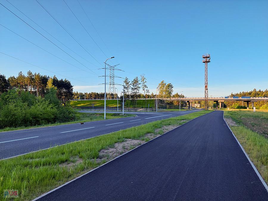 Częstochowa - powrót z pracy - przedłużenie ul. Korfantego o poranku - zjazdu z DDR na wiadukt, na ul. Bugajską już nie zrobiono...zostaje opcja przez trawę...