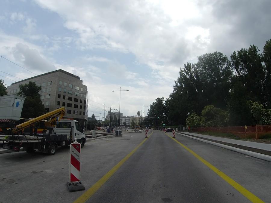 Spacerowa jeszcze niedokończona, po lewej Hyatt
