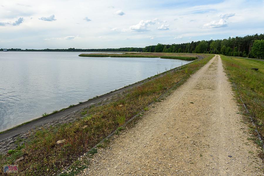 Zbiornik wodny "Poraj" widziany ze wschodniego brzegu w Poraju