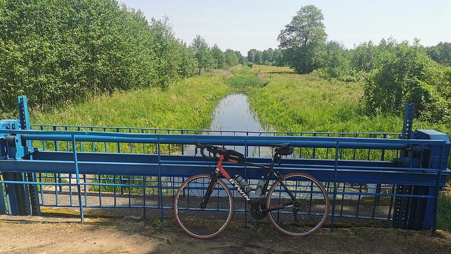 Kanał Łasica z rowerem