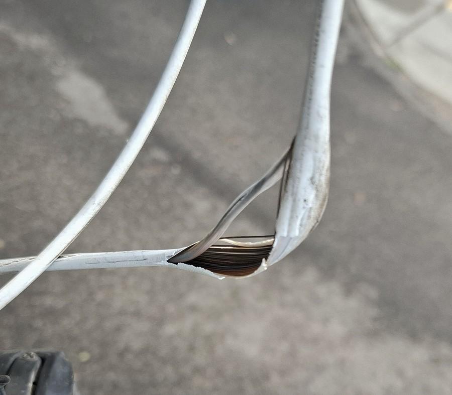 Pęknięty pancerz i mam prawie ostre koło :/