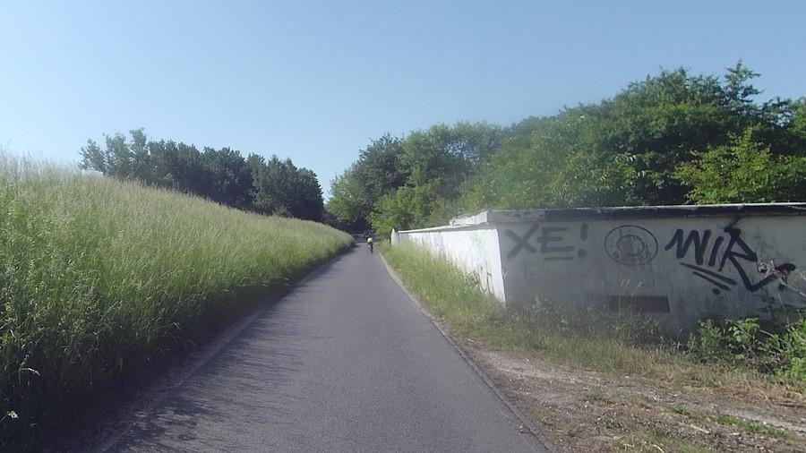 Dużo szybszy (jak wszyscy na Gassach) :)
