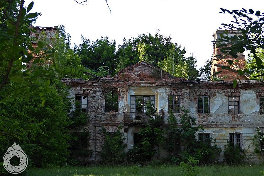 stare, niszczejące dworki gdzies po wsiach świętokrzyskich - pozostałości po małym faudaliźmie