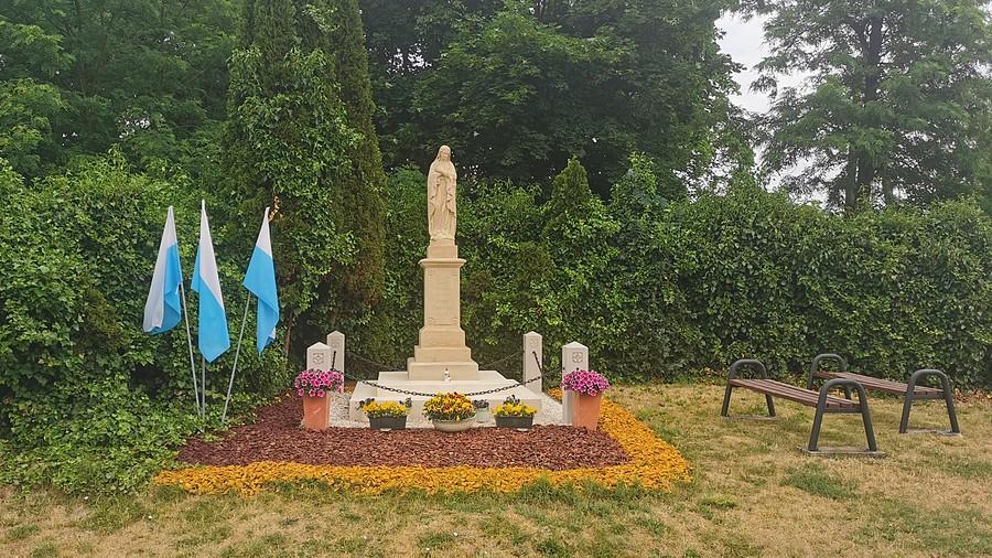 Widać, że ktoś dba o Maryjkę w Szczytnie