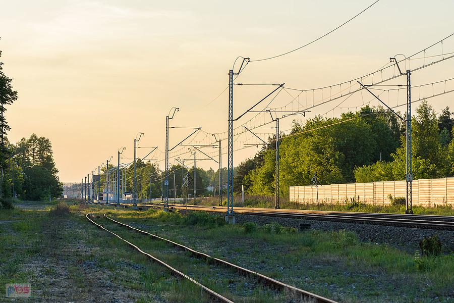 Linia kolejowa D29-1 w Poraju, widok w stronę Częstochowy.