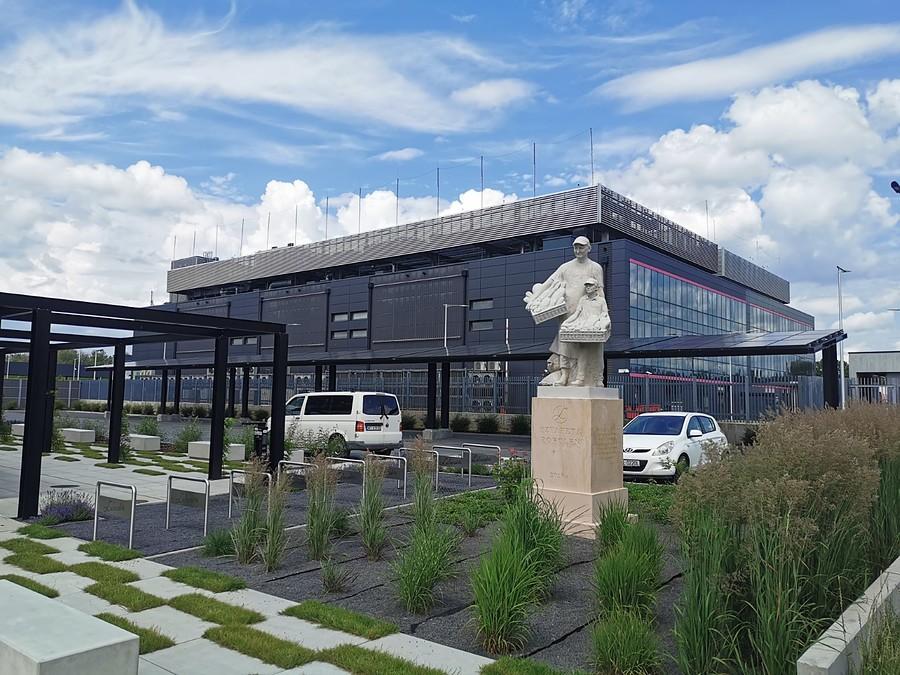 Modelami dla rzeźbiarza byli najstarszy pracownik i syn właściciela, Piotra Lubaszki
