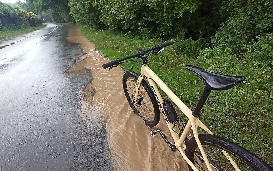 Takie tam z drogi powrotnej po mocnym deszczu
