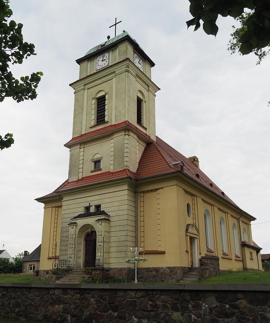 Kościół pw. Matki Bożej Bolesnej z 1911 r. w Gądkowie Wielkim