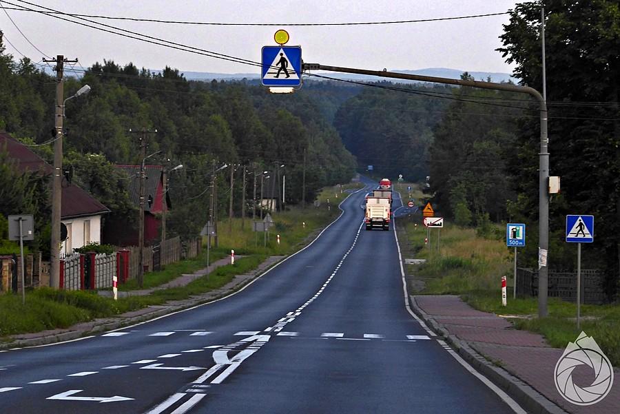 mały zjeździk pomiędzy województwami (łódzkim i tym drugim....kieleckim)