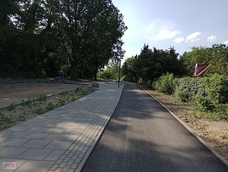 Ddr wzdłuż nowej ulicy