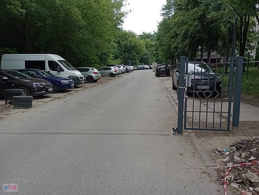 Mania grodzenia ulic. Nie wiem, czy tylko w Warszawie...Zamkną kolejną uliczkę na osiedlu.