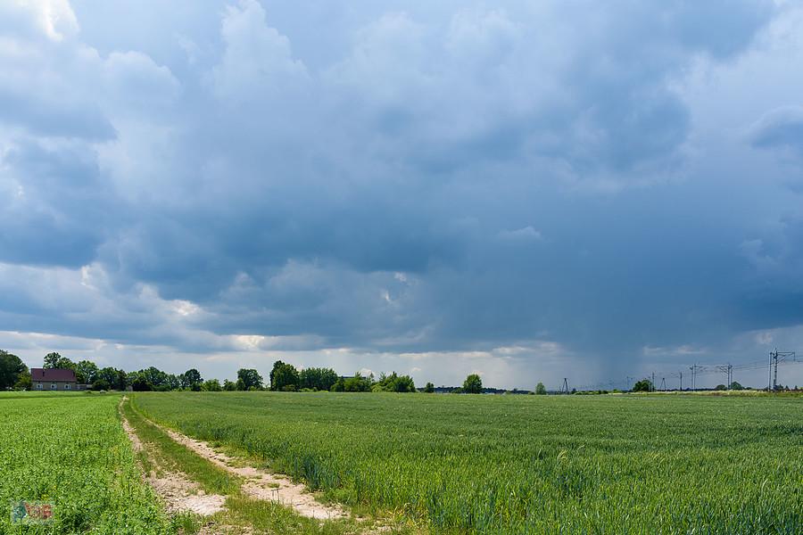 Kochanowice, zbliżająca się burza