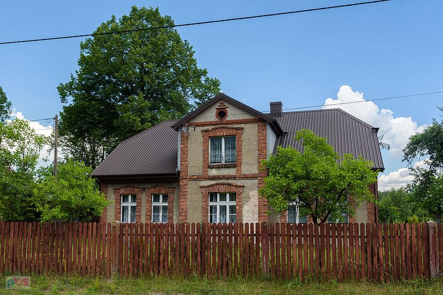 Stary dom przy ul. Fabrycznej - Mochła