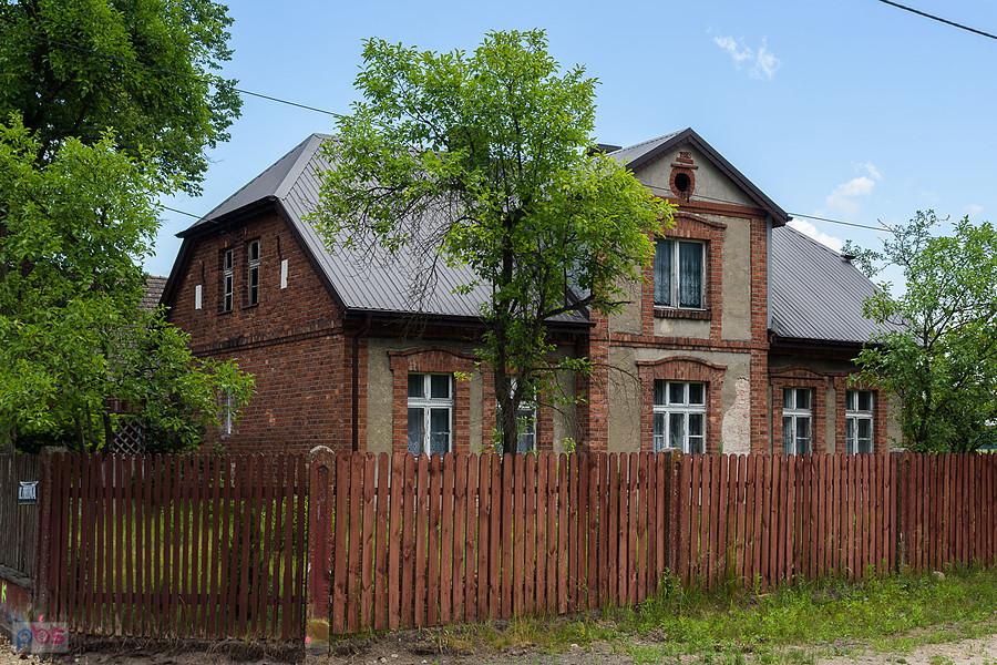 Stary dom przy ul. Fabrycznej - Mochła
