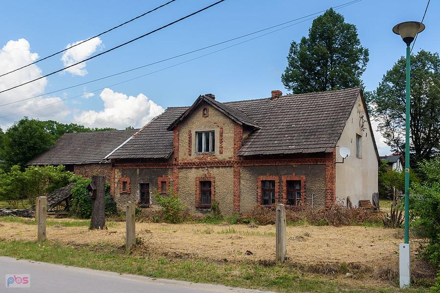 Stary dom przy ul. Fabrycznej - Mochła