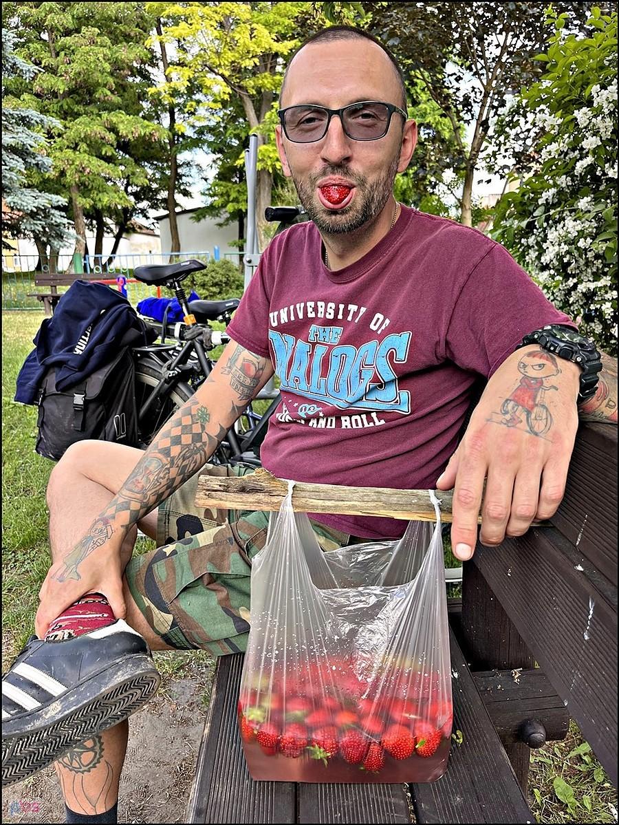 Truskawki na placu zabaw