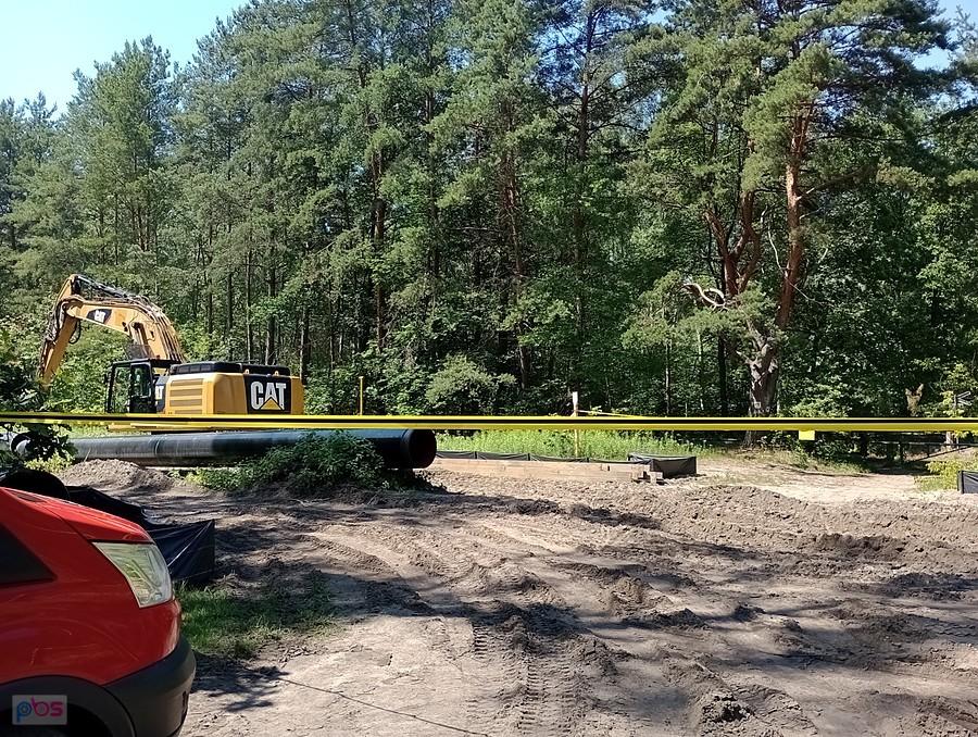 Zamknięta droga przez las w kolejnym miejscu.. Budowa gazociągu.