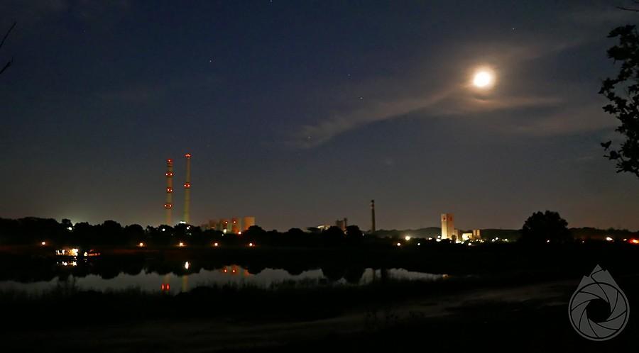 Elektrownia w Detmarovicach nocą
